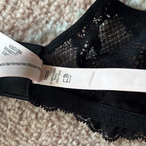 Bras - Picture 3 of 4